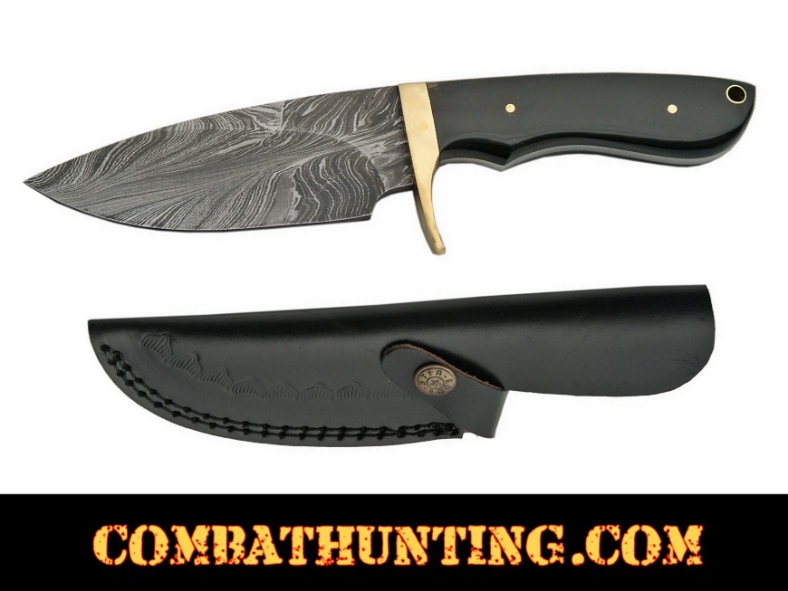 Damascus Steel Hunting Knife With Horn Handle style=